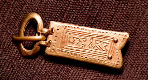 Mongol belt buckle with incised design - W83A
