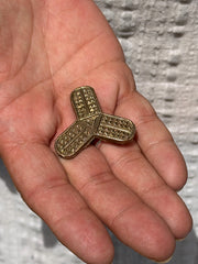 Tiny Trefoil Brooch VB37