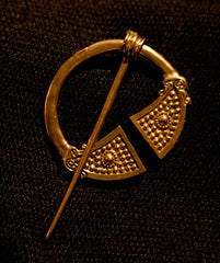 Small Celtic Pennanular brooch with Dots - R-21