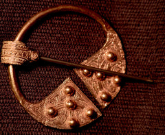 Pennanular Brooch - Celtic with knobs! - W-39