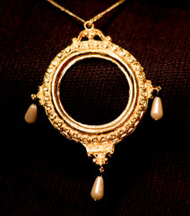Portrait Pendant with pearlsl - X-17